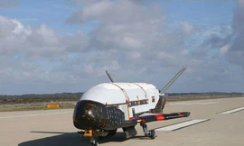 Tàu vũ trụ tuyệt mật X-37B Mỹ nhằm đối thủ nào?
