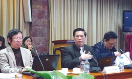 Các nhà khoa học, quản lý về hạt nhân Việt Nam dõi theo sự cố cháy nổ ở nhà máy hạt nhân Fukushima- Nhật Bản (ảnh cuộc họp của Bộ KH&CN hôm qua)	Ảnh: Mỹ Hằng