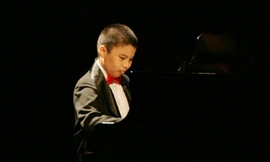 Chuyện cảm động về tài năng piano 13 tuổi
