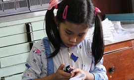 Bé gái bị bố mẹ nuôi bạo hành về nhà mới