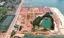 Loạt doanh nghiệp địa ốc bị ngân hàng siết nợ 'đất vàng' dịp cuối năm