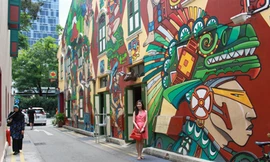 Con đường đầy màu sắc ở phố Arab