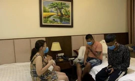 Thiếu niên 14 tuổi 'bay lắc' cùng 3 anh chị trong khách sạn giữa mùa dịch