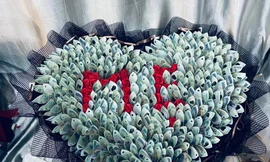 Choáng ngợp với bó hoa hơn 100 triệu đồng tặng mẹ ngày 8/3