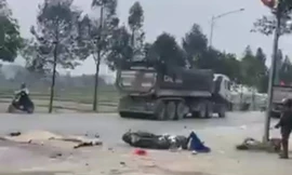 Hai mẹ con bị xe đầu kéo cán tử vong sau va chạm với xe máy điện