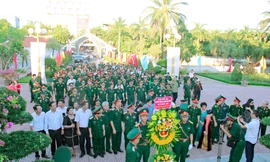 'Họ đã cười khi được đi và khóc nơi mình đến'