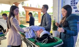 Mới nhất vụ sập trần lớp học, nữ sinh tổn thương đầu đã chuyển tuyến bệnh viện