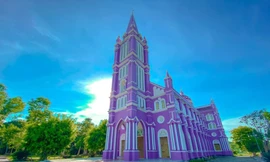 Chiêm ngưỡng thánh đường màu tím ở xứ Nghệ
