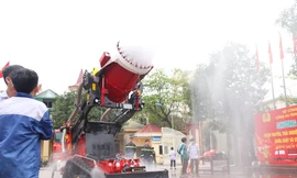 Trải nghiệm làm lính cứu hỏa, lần đầu xem 'siêu' robot chữa cháy hoạt động