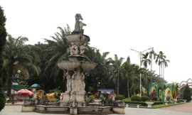 Hoang vắng, nhếch nhác ở công viên trung tâm thành phố Vinh