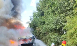 Xe khách cháy trơ khung khi chở 11 người hoàn thành cách ly về nhà