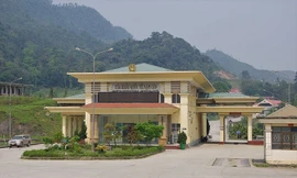 Bắt Chi cục trưởng và hai cán bộ hải quan cửa khẩu quốc tế 