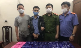 Đối tượng Nguyễn Văn Hóa cùng toàn bộ tang vật vụ án