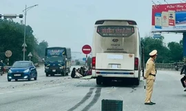 Hai phụ nữ đi xe máy tử vong sau va chạm với xe khách