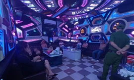 Cảnh sát ập vào, hàng chục dân chơi vẫn đang 'phê' ma tuý trong quán karaoke