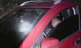 Tài xế tử vong trong ghế lái xe ô tô bên vệ đường