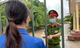 Thí sinh ngủ quên được đội tình nguyện hỗ trợ kịp thời