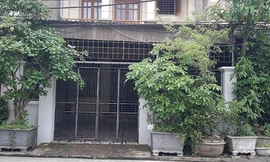 Công an vào cuộc vụ người đàn bà bị hắt cả ca axit vào mặt khi mở cửa cho 'khách'