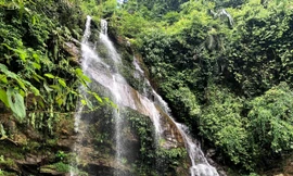 Trượt chân khi tắm thác, người đàn ông tử vong thương tâm