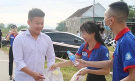 Sắc xanh tình nguyện Nghệ An tiếp sức sĩ tử vượt vũ môn