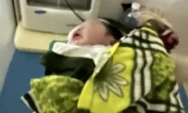 Sản phụ vượt cạn sinh con thành công giữa 'tâm lũ'