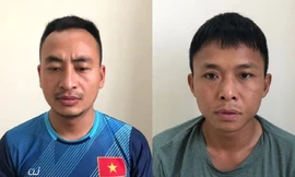 Khởi tố 2 đối tượng phá nhà dân để đe dọa đòi tiền