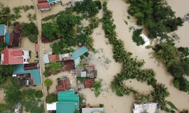 Hai giờ sáng mới thông báo xả lũ, sao dân trở tay kịp?