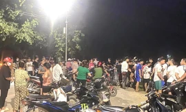 Đâm vợ, phóng hỏa đốt nhà hàng xóm rồi lao xuống sông 