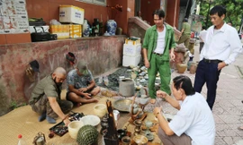 Chiêm ngưỡng hàng trăm món đồ cổ ở khu chợ 'có 1 không 2' tại thành phố Vinh