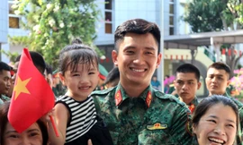 Quân khu 4, tỉnh Nghệ An đón, tặng quà lực lượng Quân khu 7 tham gia diễu binh kỷ niệm 80 năm Quốc khánh