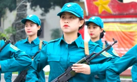 Ngắm những 'bóng hồng' dân quân tập luyện diễu binh, diễu hành
