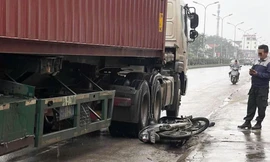 Người đàn ông tử vong sau va chạm với xe đầu kéo