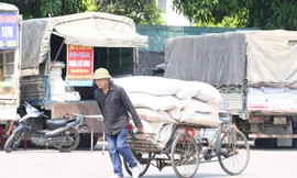 Nhọc nhằn mưu sinh dưới nắng như thiêu đốt của những người coi 'việc nghỉ lễ là điều xa vời'