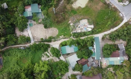 Dự án làm đường treo suốt 15 năm, dân ‘đi không được, ở chẳng yên’