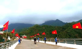 Những tuyến đường cờ thanh niên rợp sắc cờ đỏ sao vàng