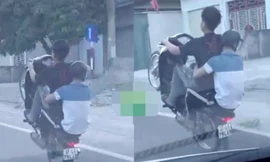 Nam thanh niên đi xe máy bốc đầu trên quốc lộ 1A