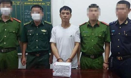 Vận chuyển 6.000 viên ma túy, kéo ga đâm thẳng xe vào cảnh sát