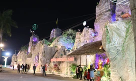 Lung linh hang đá Bê-lem khổng lồ ở Nghệ An