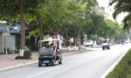 Chưa đăng ký, đăng kiểm, hàng trăm xe điện ở Cửa Lò nguy cơ dừng hoạt động