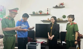 Hai người đàn ông bị cô gái lừa hơn 12 tỷ đồng