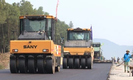 Bộ trưởng Giao thông kiểm tra cao tốc Diễn Châu - Bãi Vọt trước hạn chót 