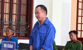 Nổ súng bắn hàng xóm tử vong vì nghe con nói bị đánh