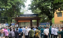 Điểm tiêm chủng vắcxin phòng COVID-19 tại trường Tiểu học Lê Mao, TP Vinh, Nghệ An