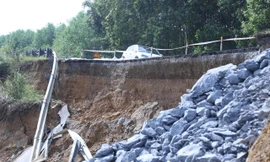 Thót tim chứng kiến sạt lở nghiêm trọng tại đường mòn Hồ Chí Minh