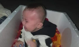 Bé gái 5 tháng tuổi bị bỏ rơi trong thùng xốp trước cây xăng