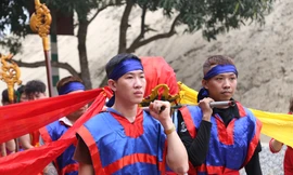 Độc đáo lễ rước nước thiêng trên sông Lam về đền Vua Mai