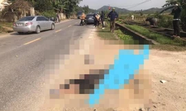 Một cán bộ công an trại giam tử vong sau va chạm xe khách