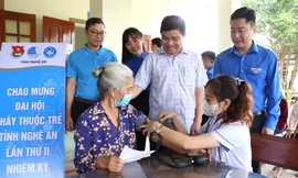 Tuổi trẻ Nghệ An hưởng ứng ngày hội Thầy thuốc trẻ làm theo lời Bác