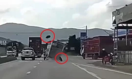Video: Xe tải đang chạy bất ngờ rụng 2 bánh, nhiều người hú vía