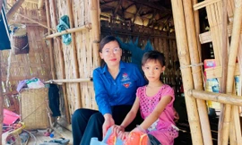 Nữ thủ lĩnh đoàn thắp lửa phong trào nơi rẻo cao